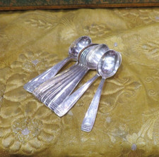 11 anciennes petites cuilleres