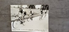 PHOTO  PRESSE  CYCLISME / ANNEE   1953  A  1960 / ANQUETIL  MENE L ECHAPPEE 