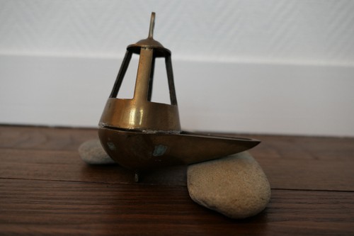 Ancienne lampe huile - a, laiton