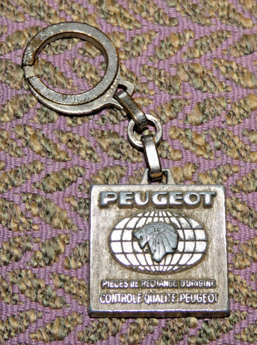 Ancien porte clés - , peugeot
