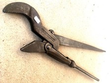 (n°122)  OUTIL ANCIEN, grosse