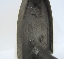 FER A REPASSER FONTE ANCIEN ETOILE NG  XIXème ART POPULAIRE