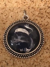 PENDENTIF MÉDAILLON Métal