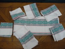 NAPPE 2,40x1,40 PLUS 12 SERVIETTES 0,50x0,50  DESSIN BASQUE ANNEE 60 COTON
