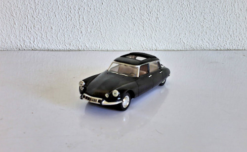 Voiture norev - 1/43,