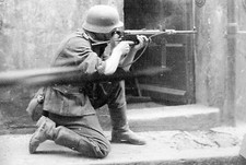 WW2 - Un soldat allemand tire