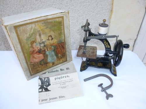 Ancienne machine coudre - ancienne,