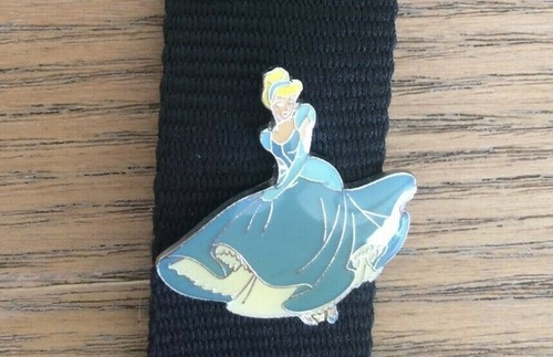 Disneyland paris pin - disneyland,