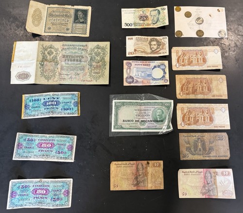 Foreign currency pieces - ,