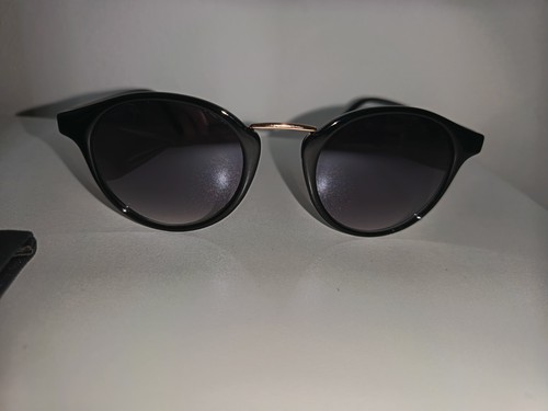 Lunettes soleil neuves - de,