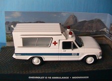 Chevrolet C-10 Ambulanz James Bond 007 Moonraker Universal Hobbies 1:43 Atlas