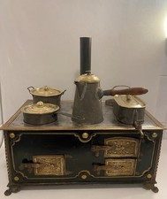 Ancienne cuisinière jouet &ses accessoires en tôle Napoléon III (40 x 26 x18 cm)