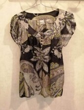 Blouse grise et verte non