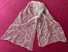 Étole ou voile ancien en tulle brodé, époque XIXe, Dim : 120 cm x 29 cm