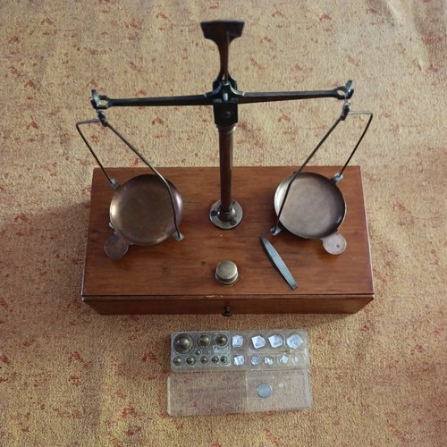 Ancienne balance trebuchet - trebuchet, fb