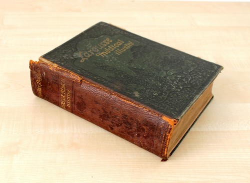 Ancien livre larousse - 40/,