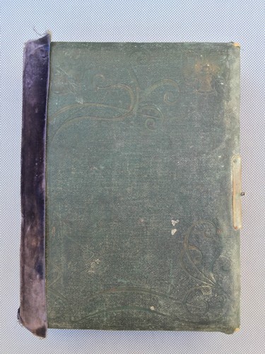 Ancien livre porte photos