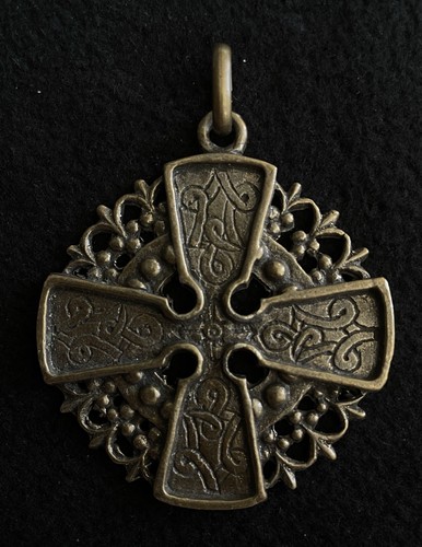 Médaillon croix celte - médaillon,