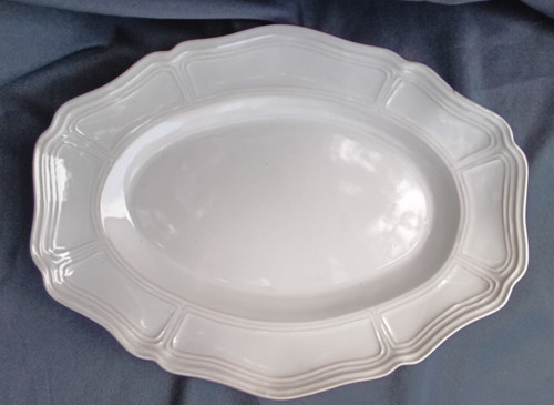 Grand plat ovale - , faïence