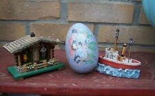 Lot Bibelots Chalet bois Suisse Œuf métal décoré Bateau de pêche 320