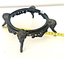 Socle en bronze éléphants pour vase porcelaine de Chine.