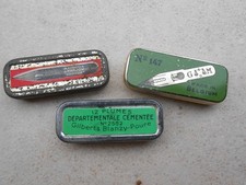 3 boites métalliques plumes