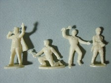 1/43  4 FIGURINES 1/50  SET 52