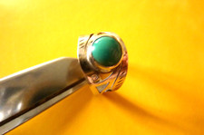 Ancienne bague en argent massif avec un cabochon turquoise
