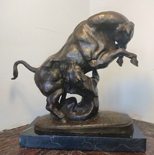 Statue Bronze "Combat Taureau VS Lion"