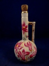 Ancien flacon miniature parfum Porcelaine fleurs relief Cyclamens Art Déco 1920