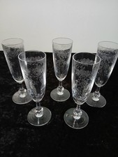 5 flûtes à champagne Saint