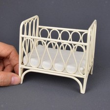 Lit de poupée pour maison de