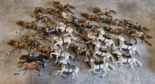 Lot de 30 Chevaux En Plomb A Restaurer