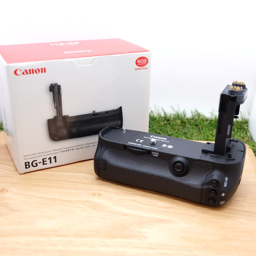 Canon e11 battery grip - canon,