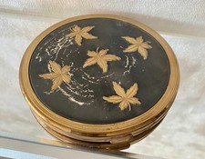 🦋. Poudrier Vintage Suisse
