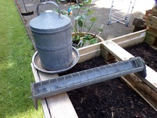 Ancienne mangeoire en zinc,galva,et abreuvoir en zinc,basse-cour,volaille,jardin