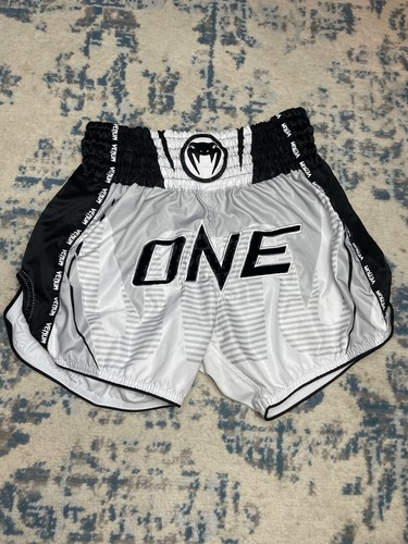 Venum mma shorts size large - shorts,