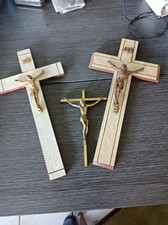 lot de 3 crucifix  croix 2 en bronze 1 en laiton