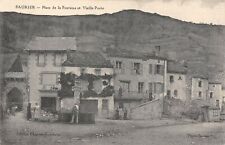 CPA 63 SAURIER PLACE DE LA FONTAINE ET VIEILLE PORTE