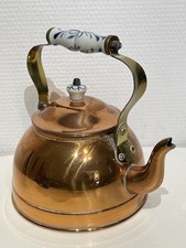 Magnifique Théière Bouilloire En Cuivre Poli Avec Poignée En Porcelaine Vintage