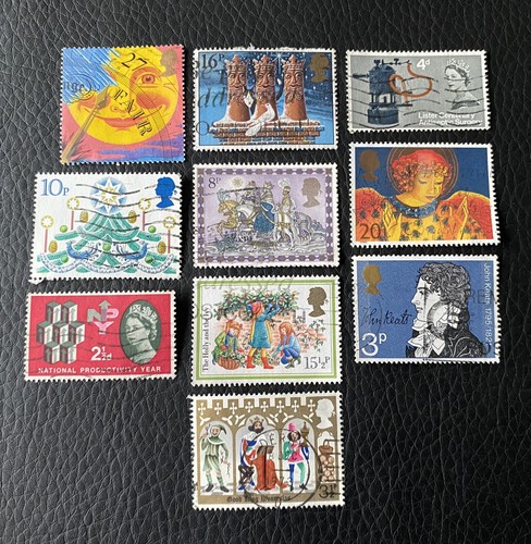 Lot timbres du - de,