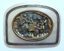 Plaque de nacre avec un bas relief en métal ancien vers 1860 Napoléon III
