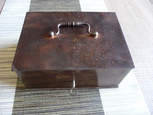 Ancienne cassette coffre fort - ancienne,
