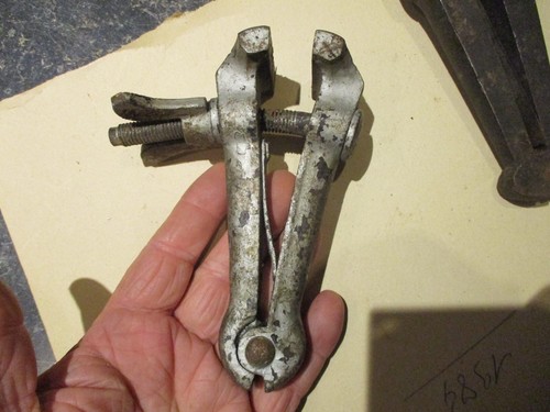 Ancien etau main horloger - à,