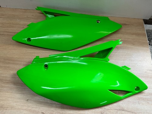 Une paire cache - cache, plastique