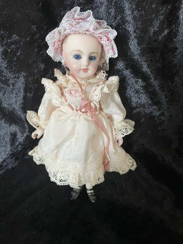 Jolie poupee mignonnette simon - jolie,
