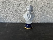 Buste de Beethoven en porcelaine blanche sur socle bleu et doré