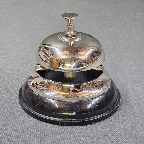 Cloche argentée réception - cloche,