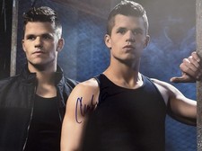 Autographe de Charlie Carver