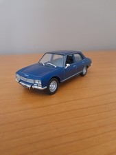 Peugeot 504 berline bleue 1/43